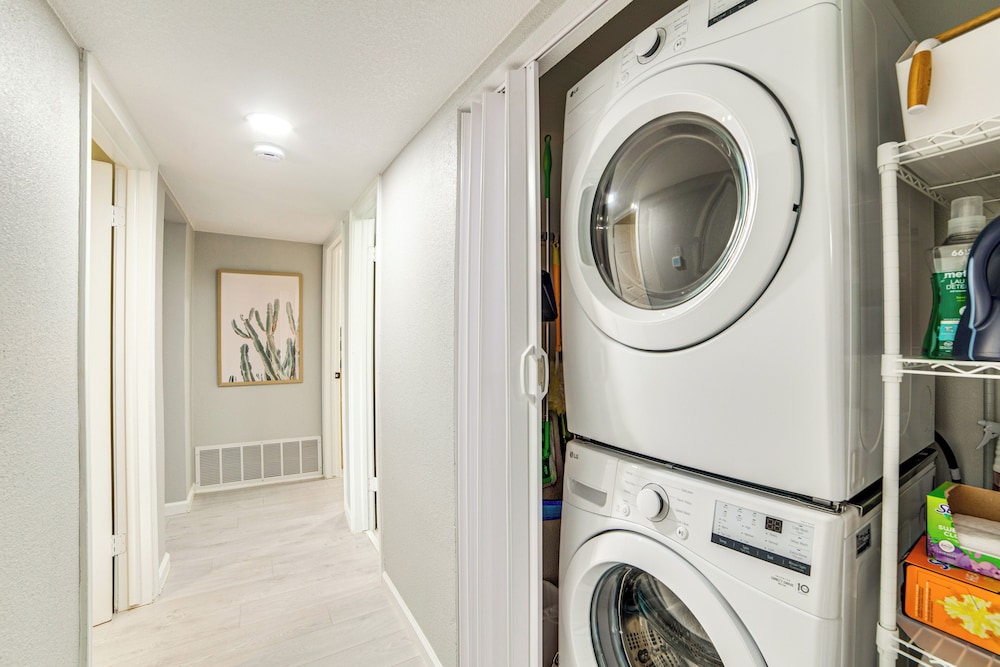 Spacious Family Home, 5 Mi to Galleria Dallas!