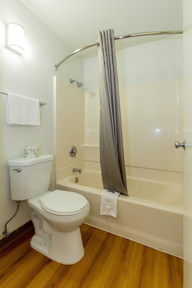 Motel 6 Hayward, CA – Silicon Valley Gateway