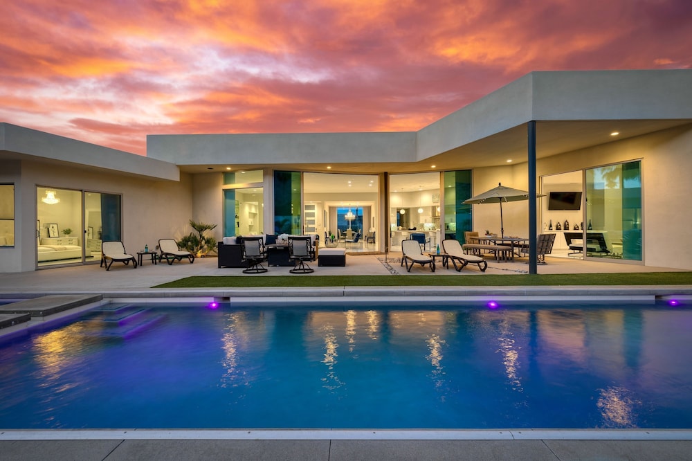 Villa Valentina by Avantstay Pool Hot Tub Views Luxury Design