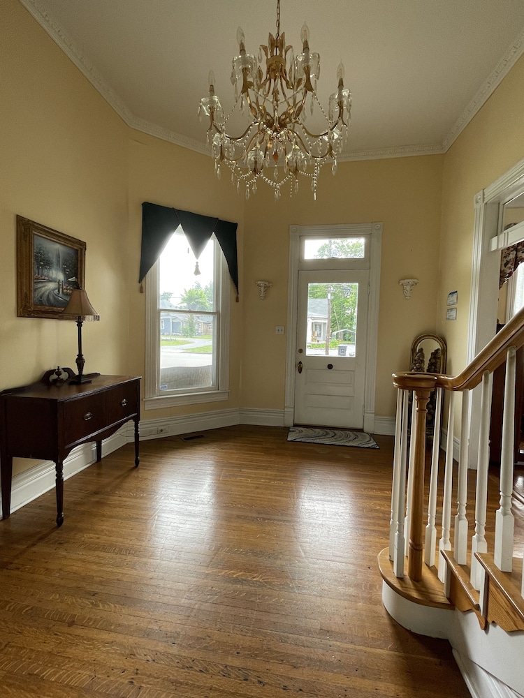 Carriage Lane Inn