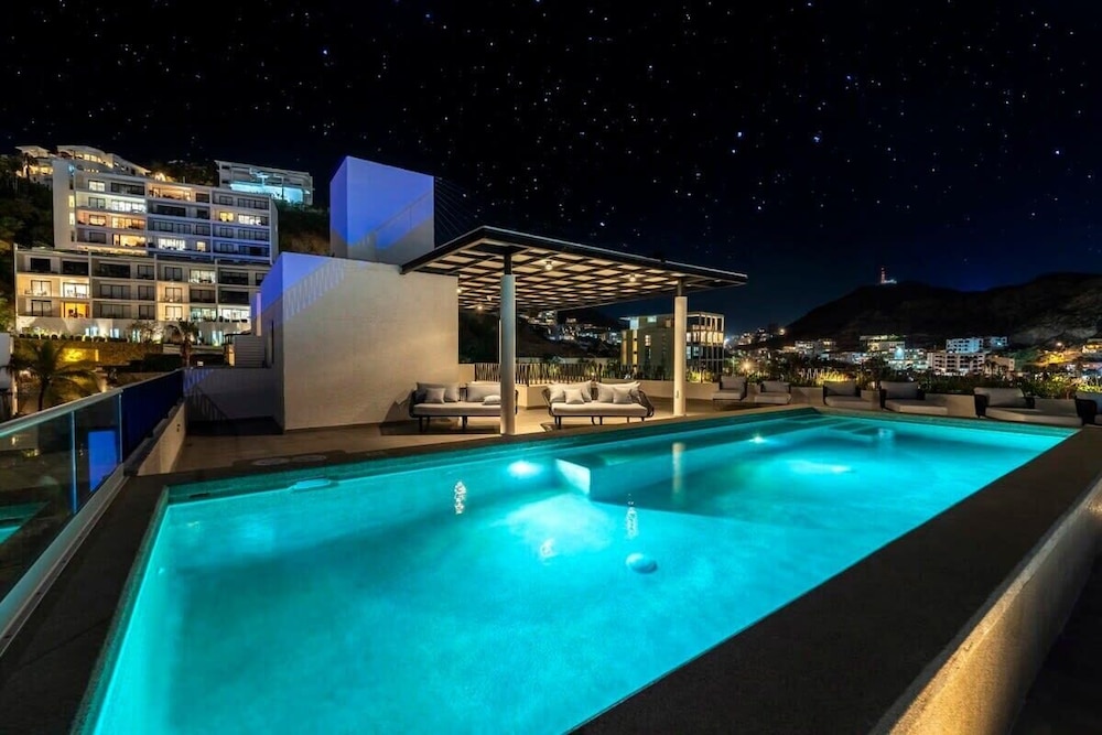 New 1BR Condo Near Marina and Downtown - Pool