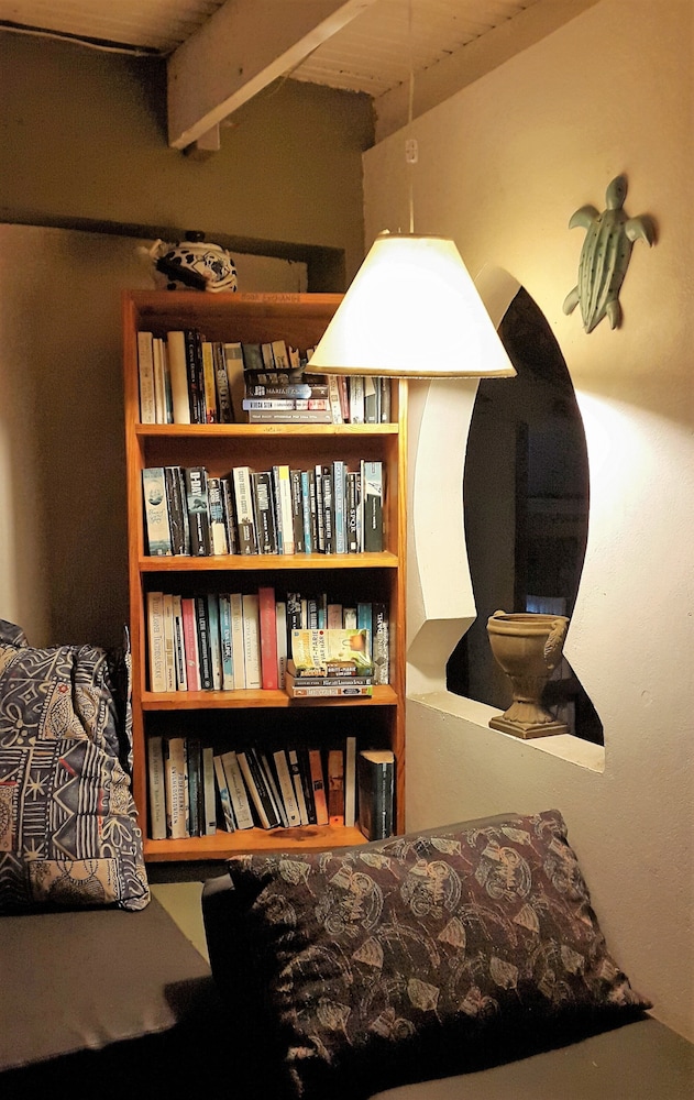 Bananaquit Apartments