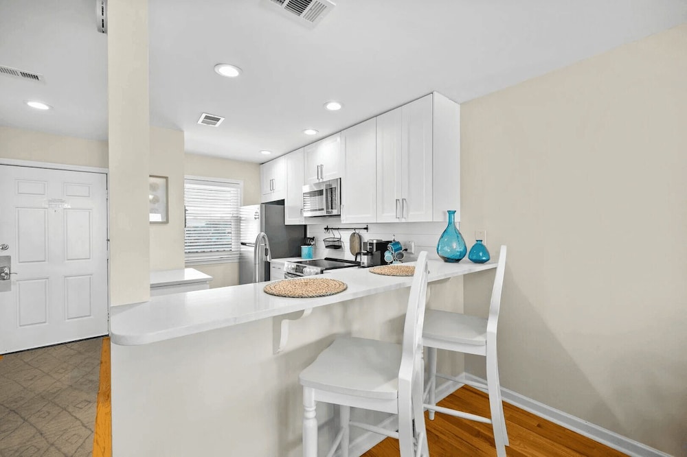 Blue Marlin by Avantstay Beachfront w/ Views, Pool Access, Beach Chairs
