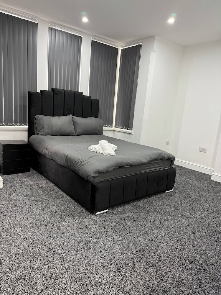 Peaceful Luton Apartment With Electric Heating & Wifi