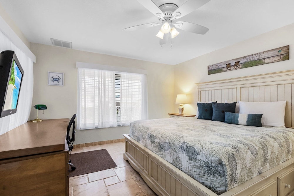 5550 Palmetto Paradise: 3br W/ Gulf Views, Heated Pool 3 Bedroom Home