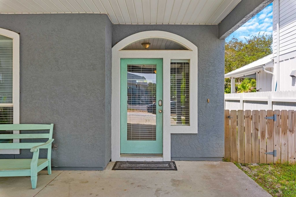 Walk to Santa Rosa Beach Private Pool, Balcony, and Coastal Views
