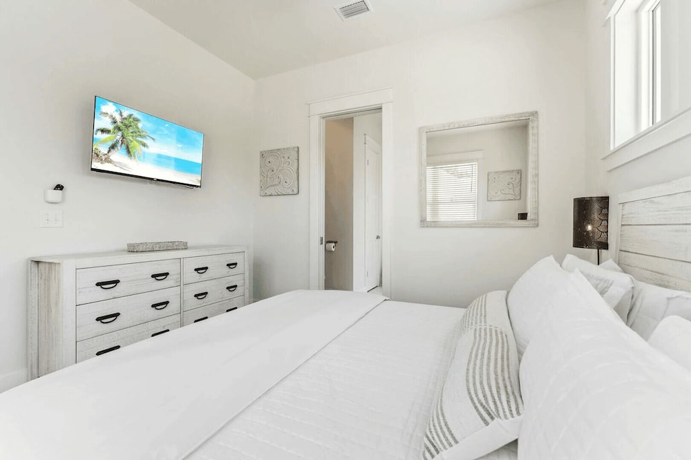 30A Shady Palms by Avantstay Boat-friendly w/ Heated Pool