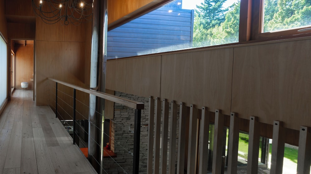 Stunning 4-Bedroom House Large Garden and Pool H61 by Apartments Bariloche
