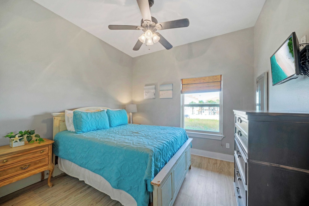Sleeps 24 2 Homes w/ Beach Boardwalk Access & Deck Views Steps to the Beach