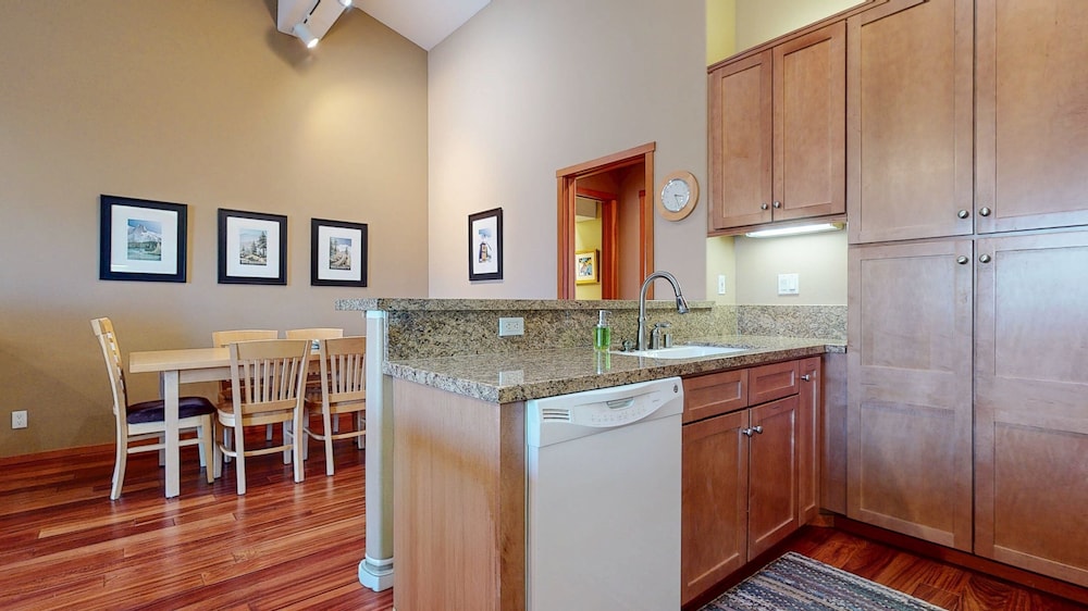 Snowcreek V #1002 2 Bedroom Condo