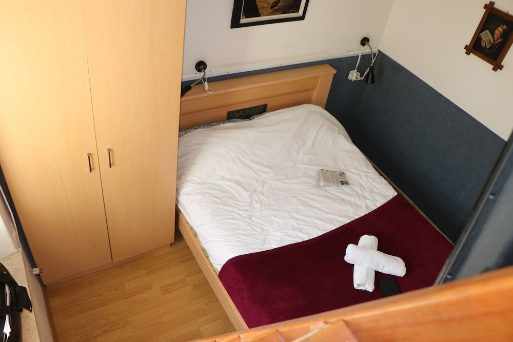 Allenby 2 Bed & Breakfast