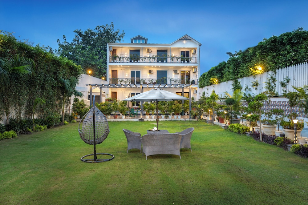 Versace Farms 5 BHK With Pvt Pool