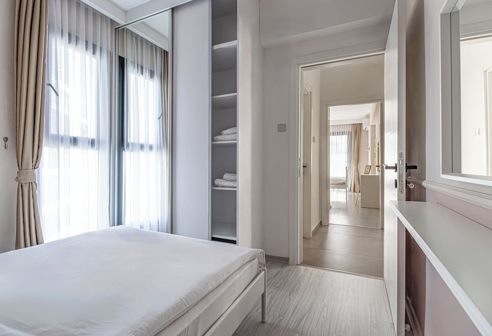 Caesar Blue Seaside Luxury Apartments
