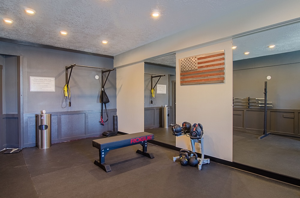 Buffalo Vacations - Quality Inn - Property Image 2