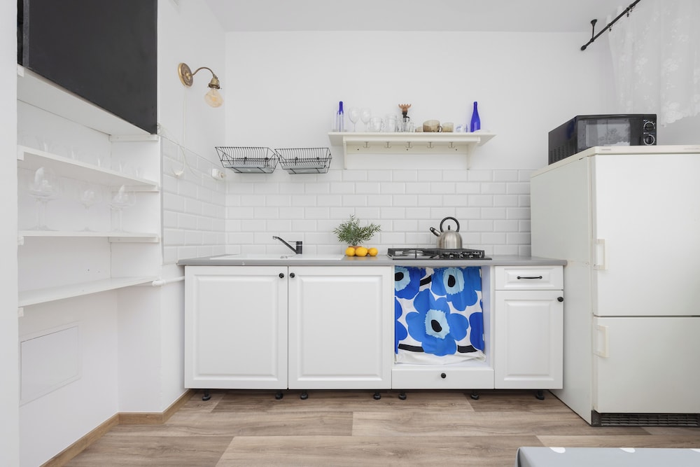 Apartment Near Airport Warsaw by Renters view 3
