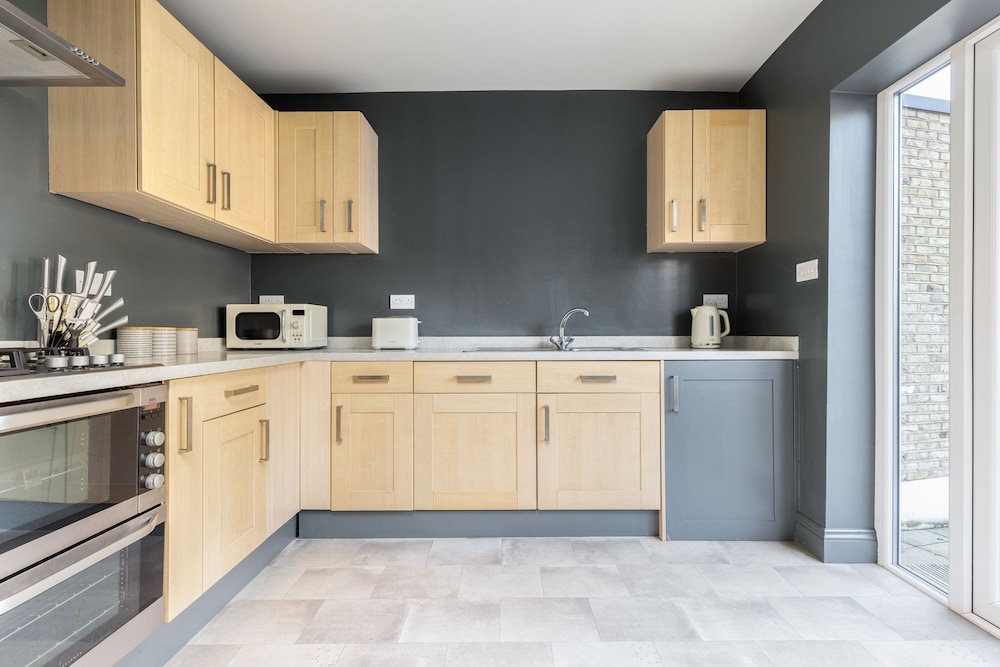 Spacious 3 Bed Flat Putney