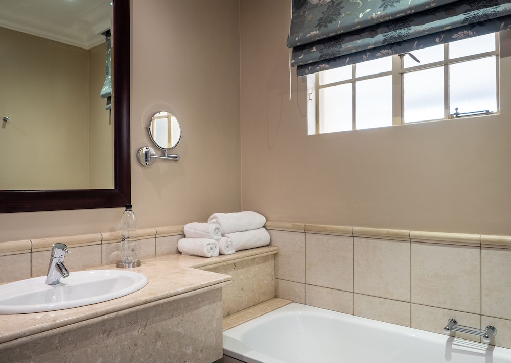 Johannesburg Vacations - 10 2nd Avenue Houghton Estate - Property Image 18