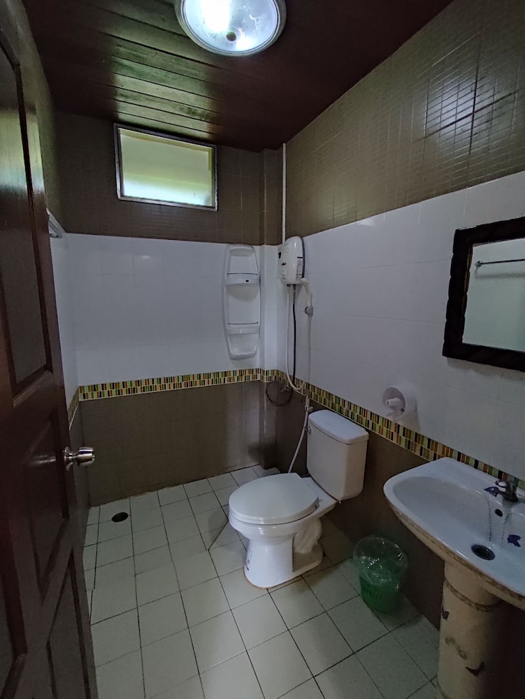 Baansuanlynjee Maeklong Resort