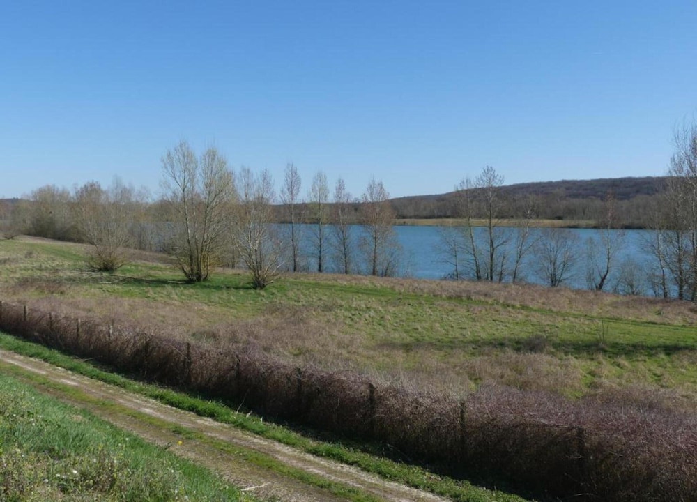 Mobile Home in Veuzain-sur-loire With Garden