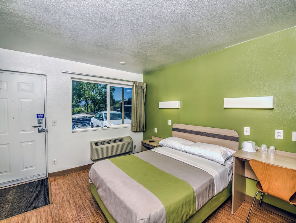 Motel 6 – Colorado Springs, CO – South/Metro Area