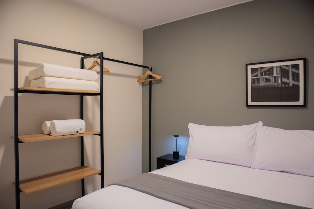w Charming 2BR w Balcony in Miraflores