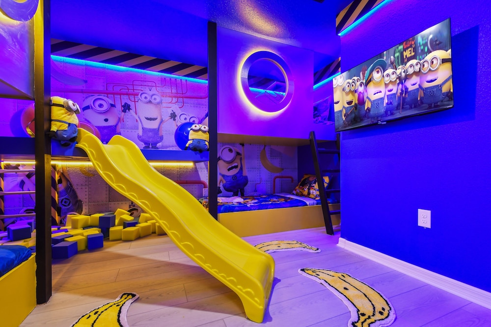 Ultimate Family Fun Retreat 10-bedroom Luxury Home