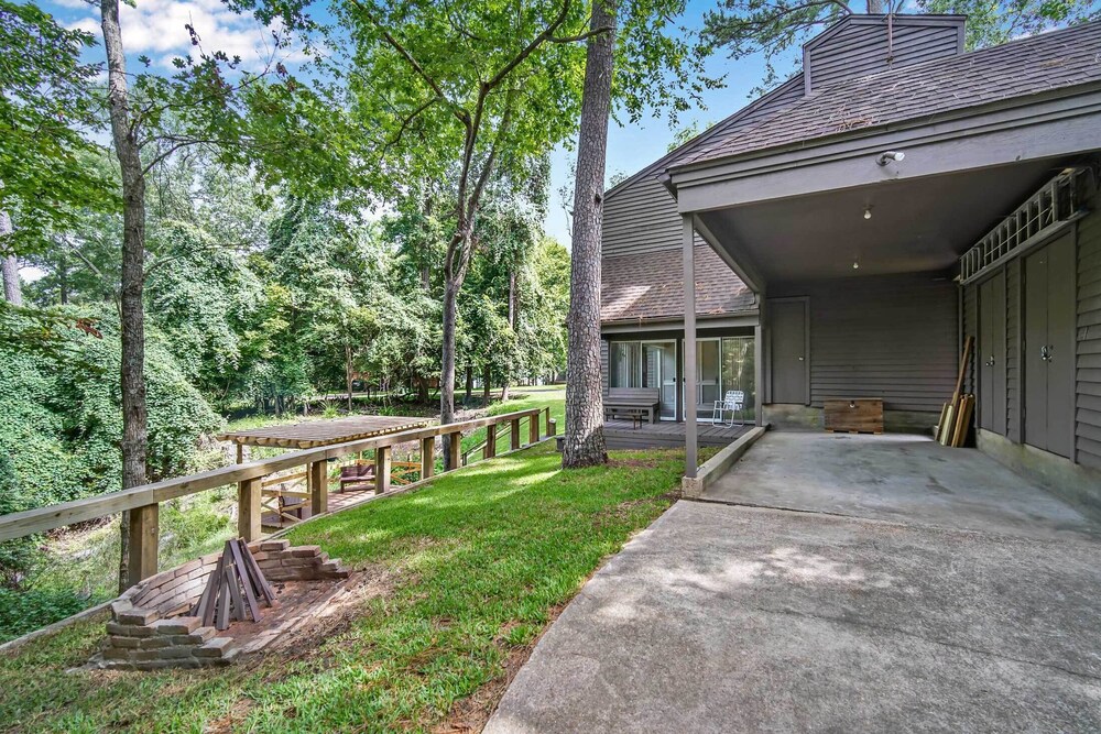Coldspring Cottage < 1 Mi to Lake Livingston! view 4