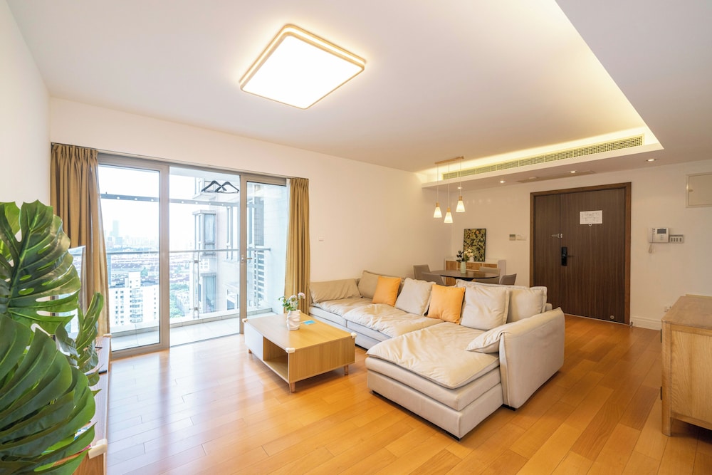 Tyms 3BR 2BA Apt Near Metro