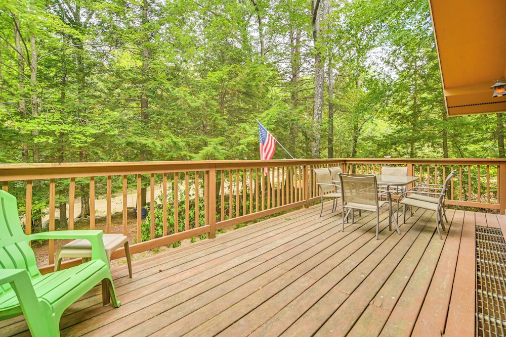 Walk to Water: Outdoor Gem w/ Bunkhouse in Madison