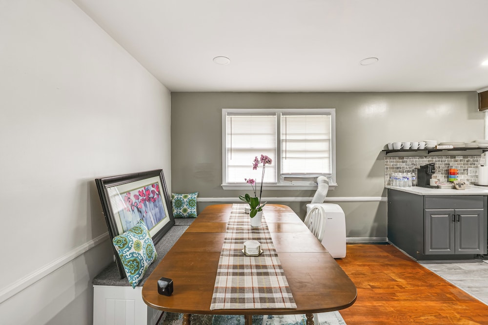 Fireplaces, Fire Pit & Family Fun: Alexandria Home