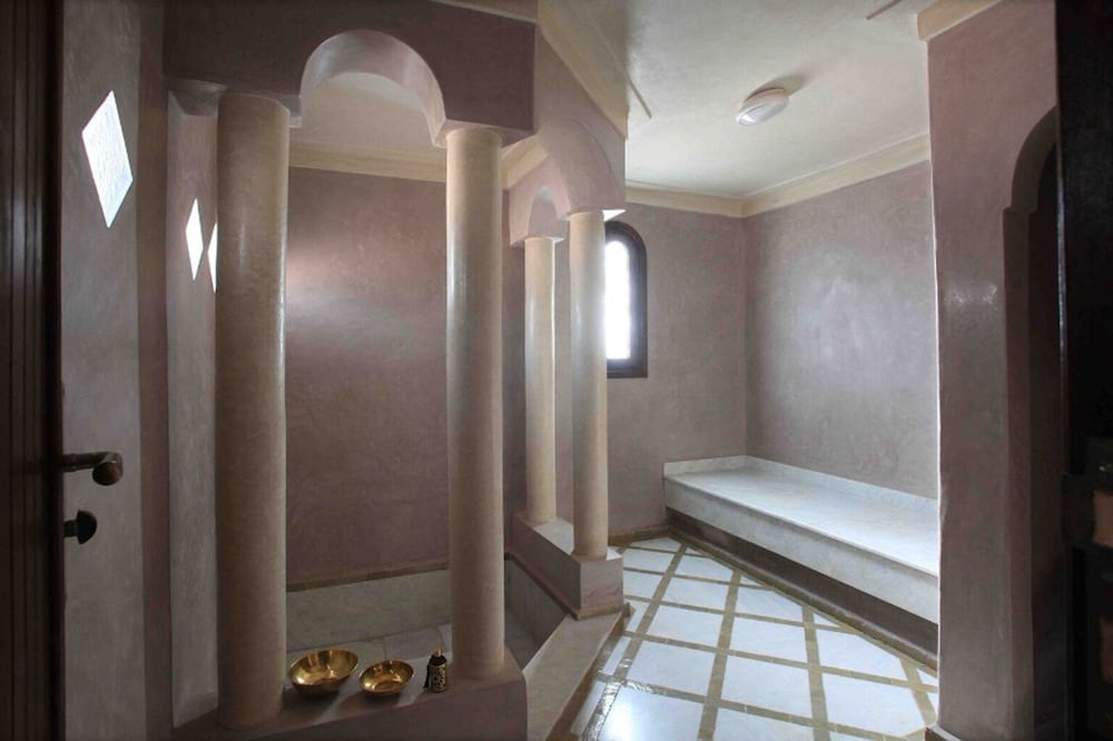 Villa Layyine - Moroccan Sumptuousness in a Sumptuous 4 Bedroom Riad view 5