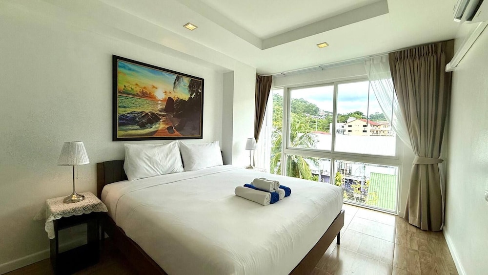 6-20 - 2 Bdr Condo With Balcony and Shared Pool