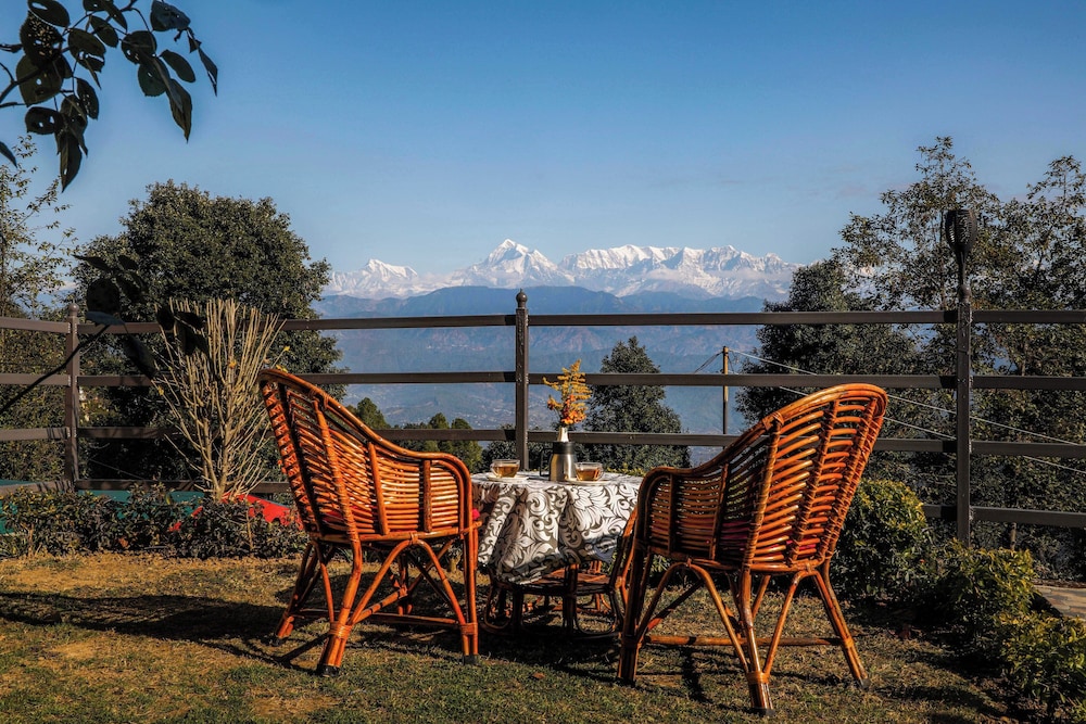 Blossom Hideaway Kausani