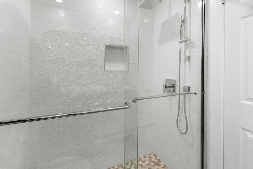 New Remodel Ocean View Pool 75 TV Sleeps 6