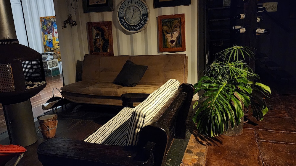 HOBBIT HOTEL