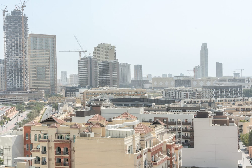 Gorgeous 1 Bedroom in Binghatti House and Sleeps 4
