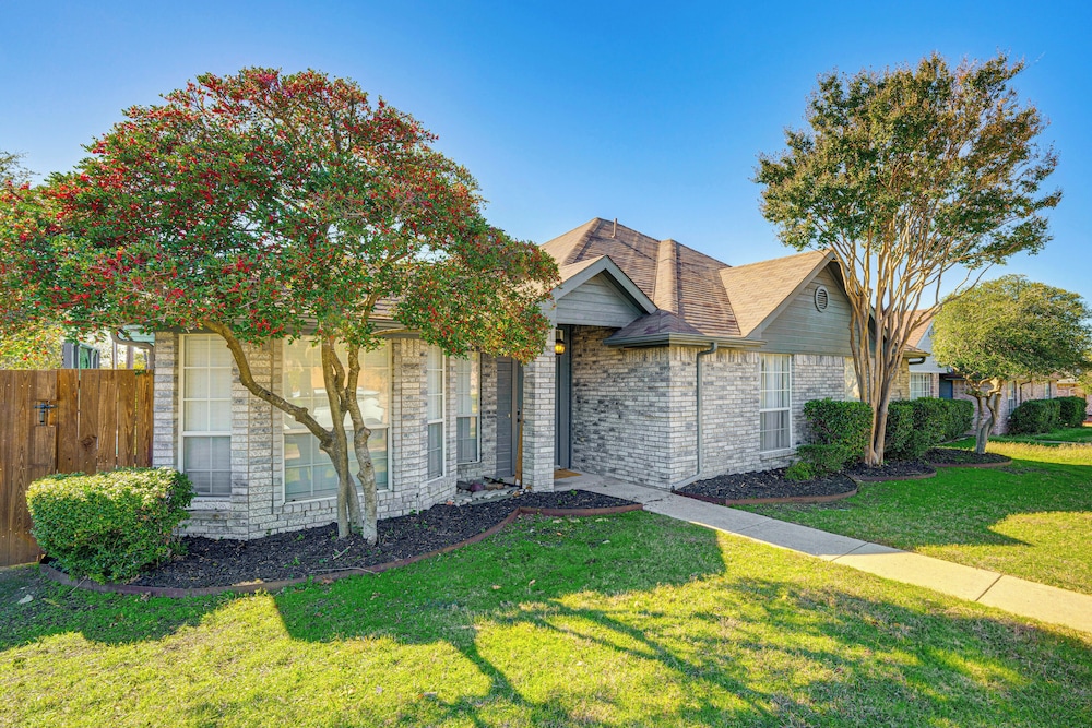 1/2 Mi to Frisco Commons! Family Getaway w/ Patio