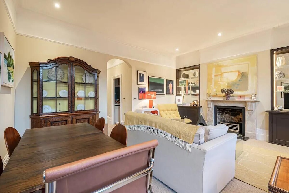 JOIVY Stylish and Elegant Chelsea flat view 3