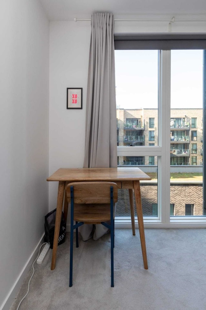 Peaceful & Vibrant 1BD Flat W/balcony- Bow Common!