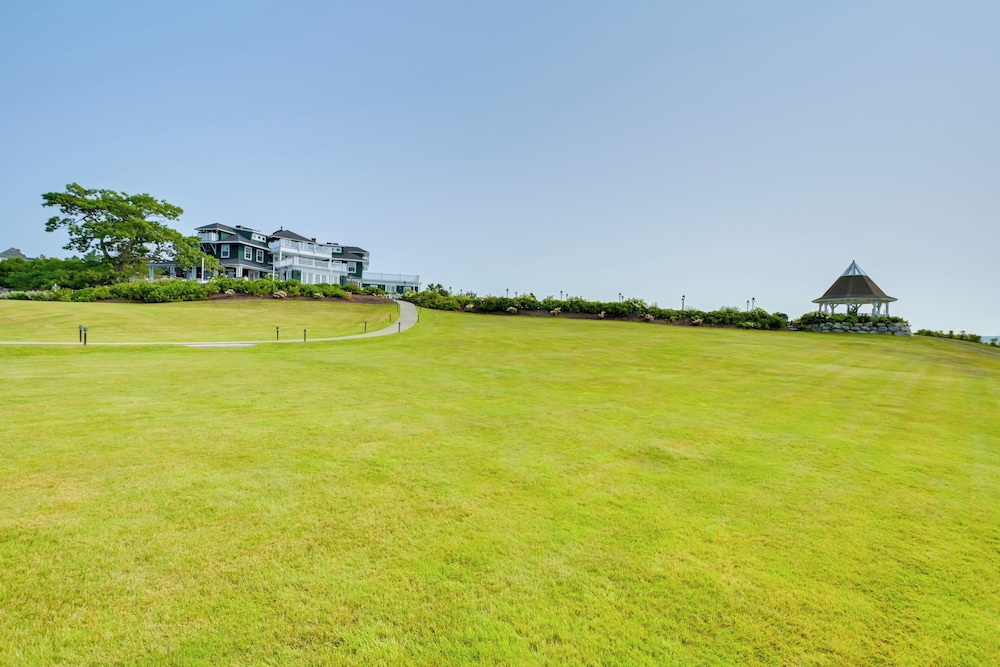 Elegant Oceanfront Maine Estate w/ Gazebo view 2