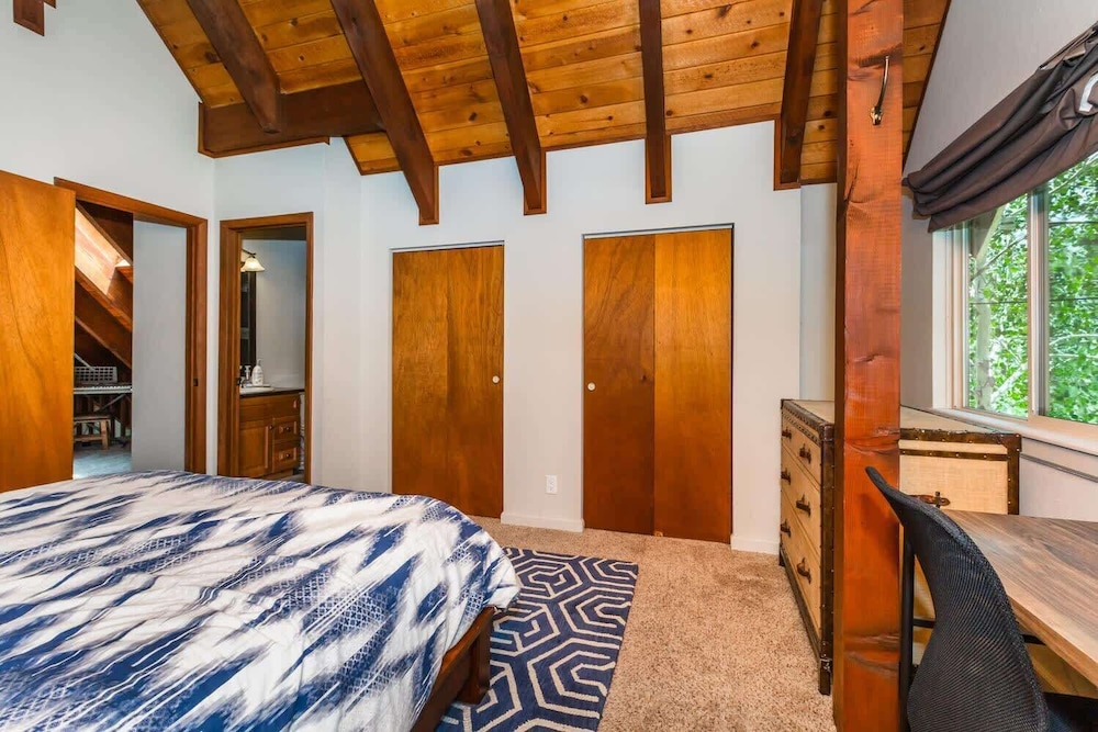 Alder Creek Paradise - Tree-lined Cabin Stay for 7