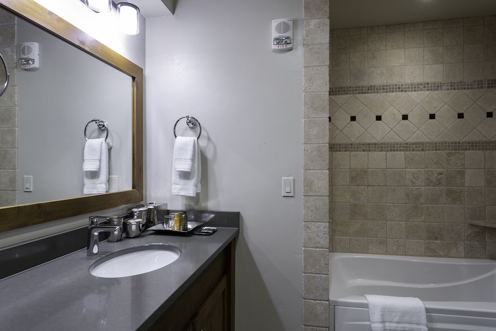 3 Bedroom Condo with Spa - Silver Baron Lodge 3 Condo