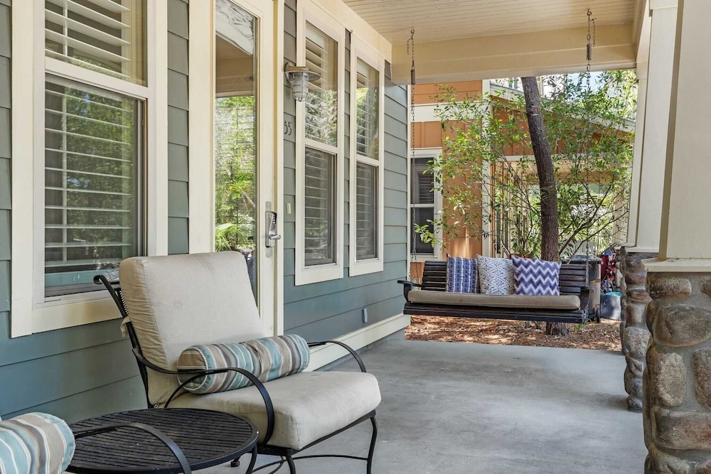 Teal Dreams by Avantstay 3 Blocks to Beach, Back Patio Seating