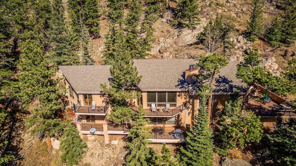 Cedar Upper Luxury Vacation At Windcliff 3 Bedroom Home by RedAwning - Property Image 15