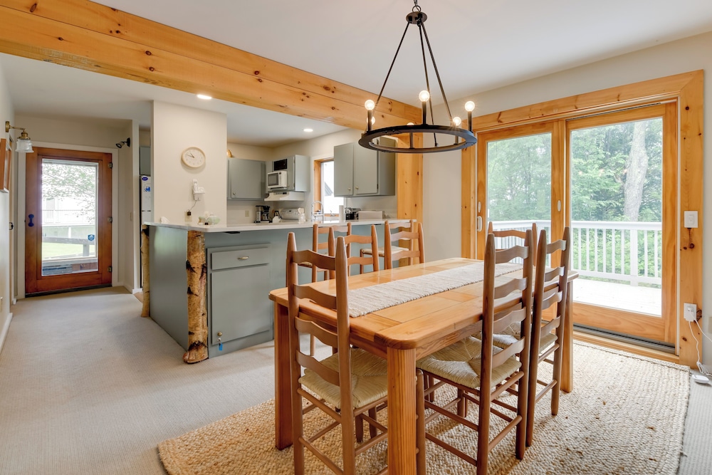 Ski-in/ski-out Sugarbush Retreat w/ Indoor Hot Tub