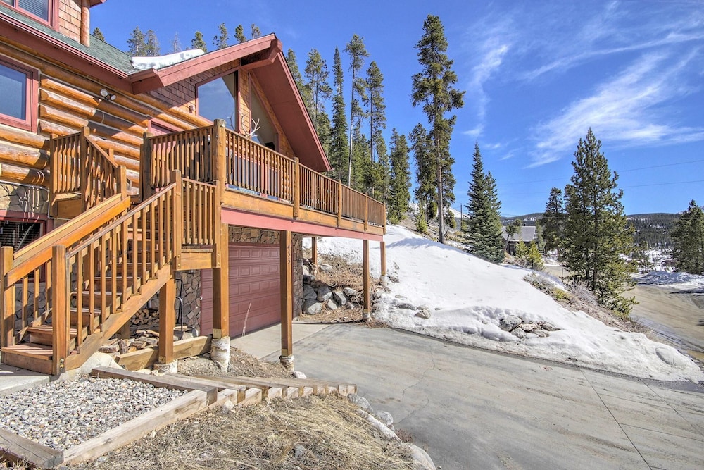 Barton 4 Bedroom Home by RedAwning