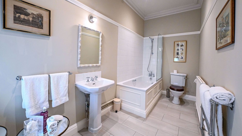 Newmarket Vacations - The Jockey Club Rooms - Property Image 2