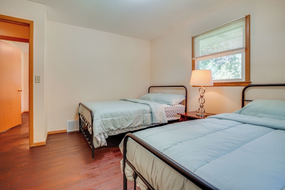 10 Mi to Downtown: Group Getaway in Minneapolis