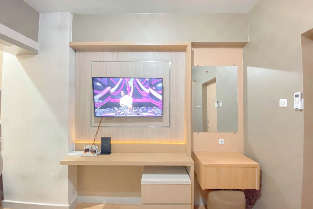 Brown Toned 1Br Without Living Room Apartment At The Alton