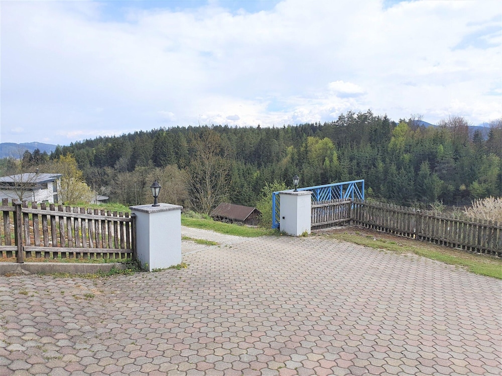 Apartment by Worthersee With Pool